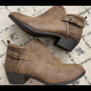 NWOT Me Too Brown Leather booties SZ 11